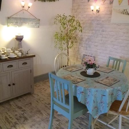 The Pembrey Country Inn 外观 照片
