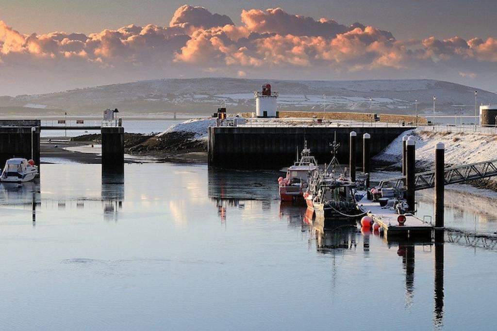 The Pembrey Country Inn 外观 照片