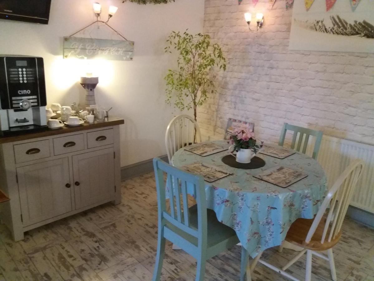 The Pembrey Country Inn 外观 照片